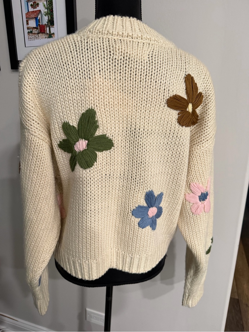 NWT Blank NYC Women’s Cream Chunky Knit Floral Appliqué V-Neck Cardigan M - Picture 7 of 9